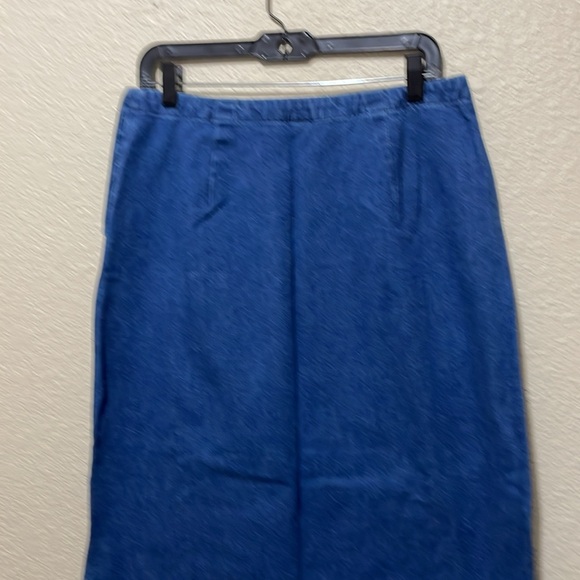 Eddie Bauer Women's Midi Denim Skirt. 36 Inches Long; 12 Inch Slit On Left Side. - Picture 5 of 14